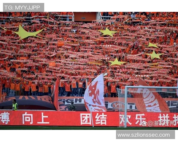 国足球星闪耀赛场关键进球点燃球迷激情展现团队拼搏精神